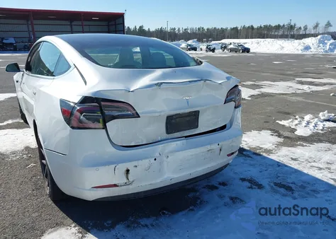 2019 Tesla Model 3 Long Range/Mid Range/Standard Range/Standard Range Plus z USA, uszkodzony, nr VIN 5YJ3E1EA2KF486370